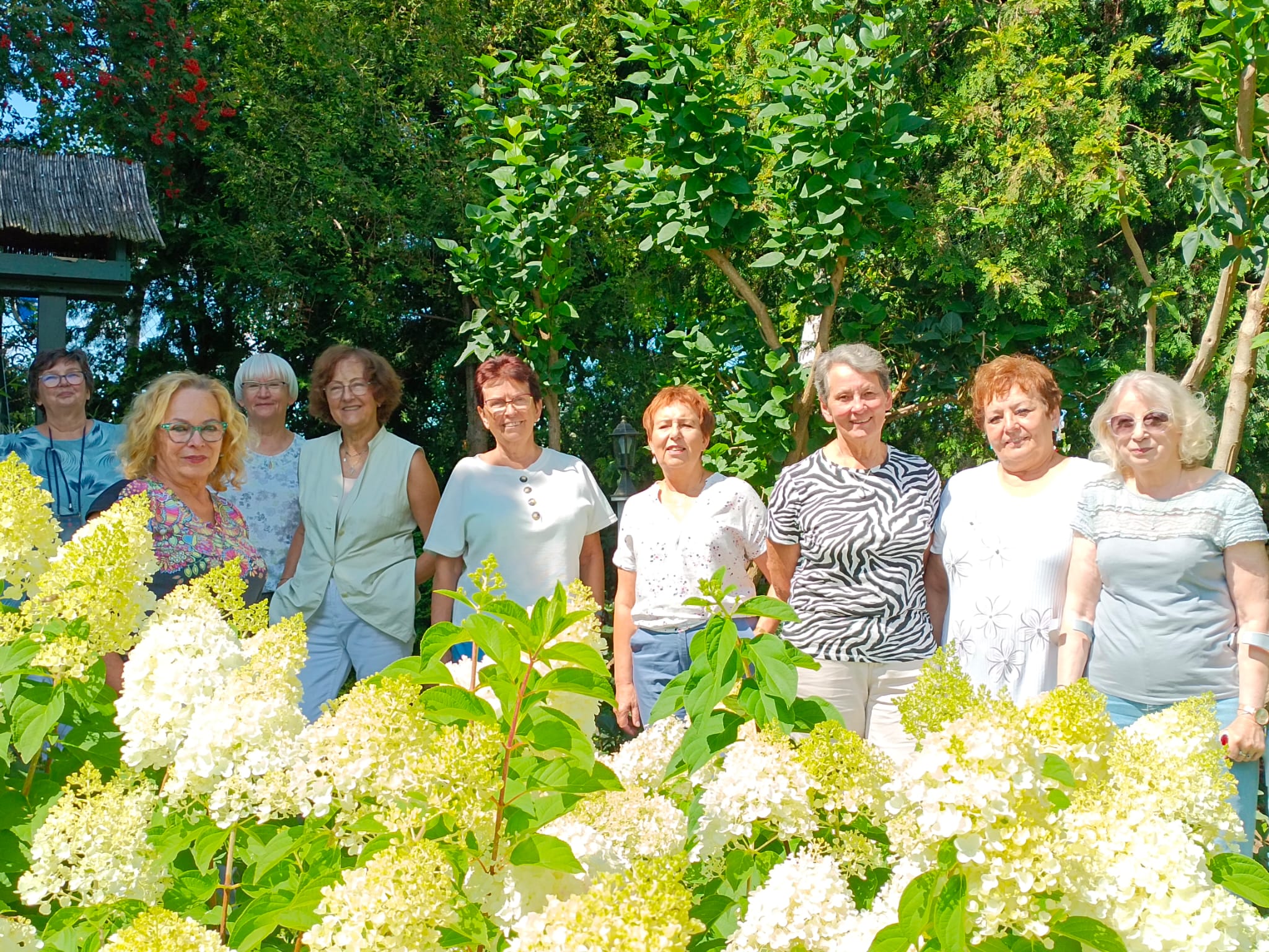 W pięknej scenerii wspólne zdjęcie adminek