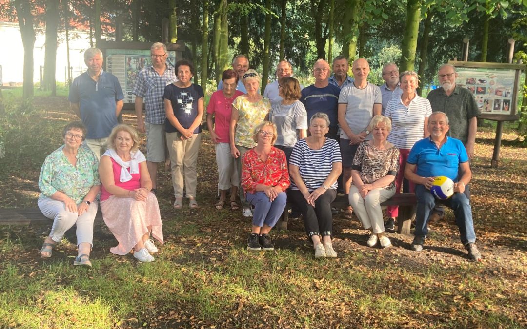 Drożdżówki w lesie. Pierwsze towarzyskie spotkanie brydżystów