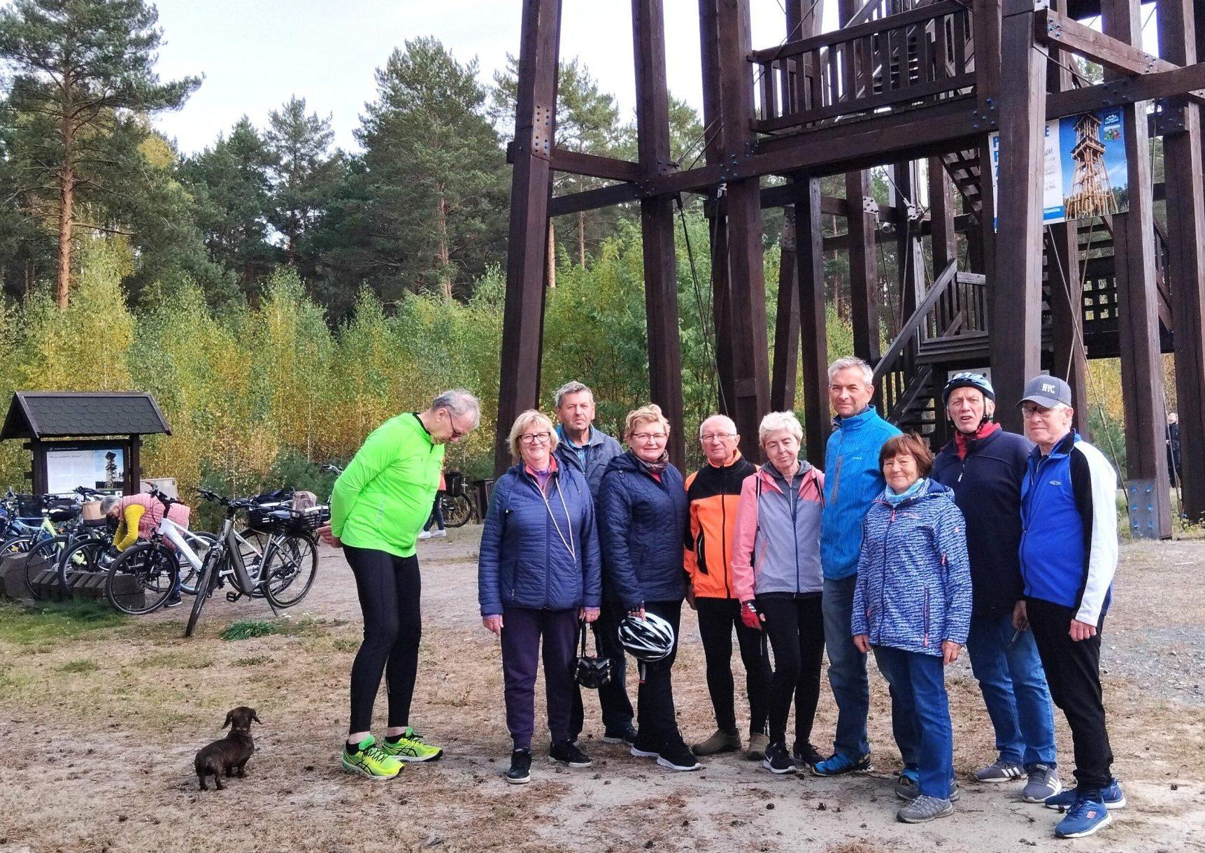 Ekipa u podnóży wieży Joanna