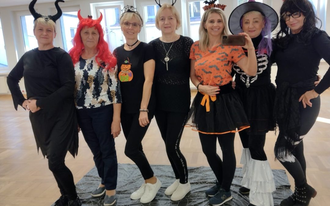 Halloweenowa zumba w UTW