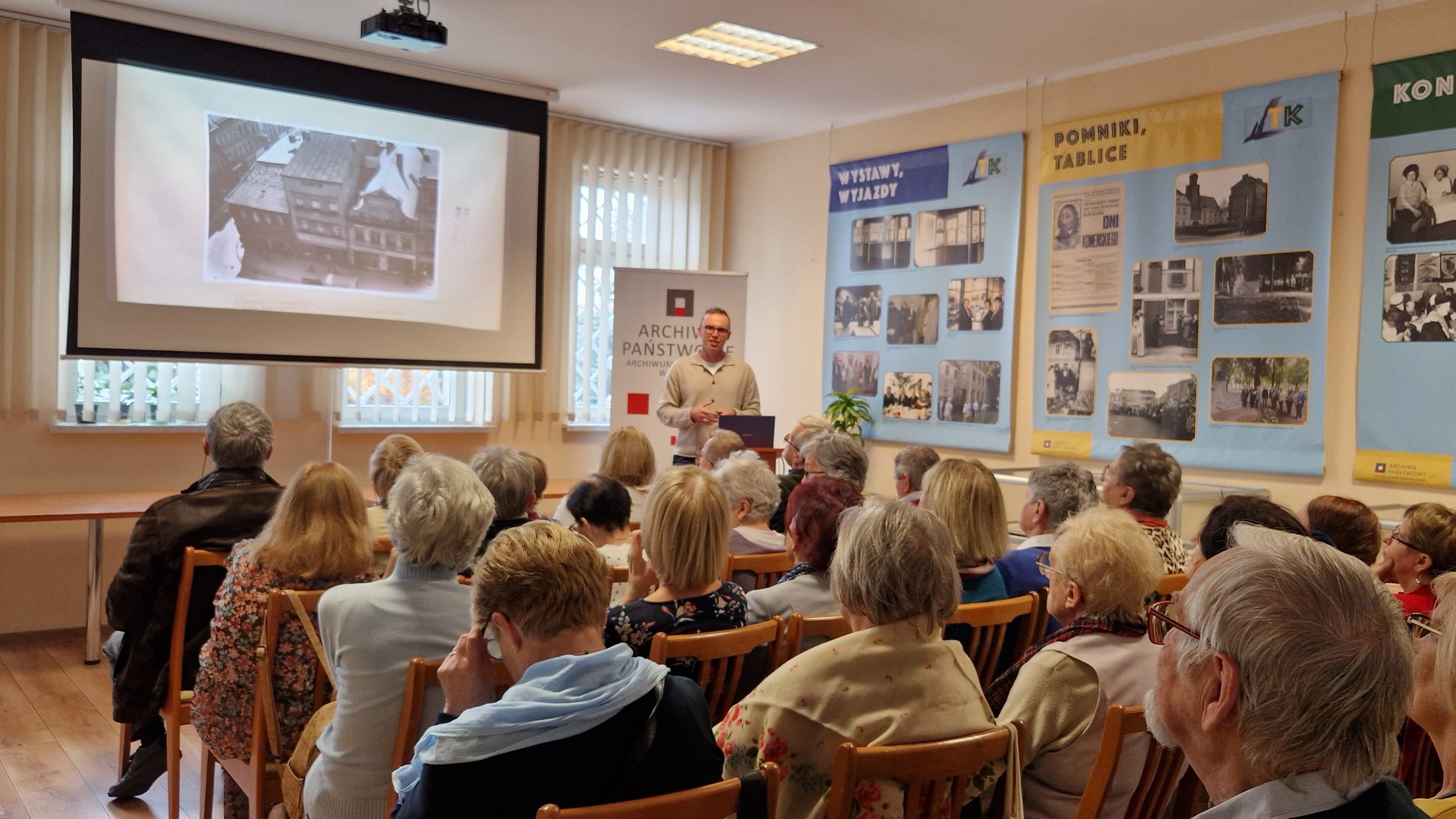 Prezentacja historii południowej pierzei Rynku – narożnikowy budynek dawniej