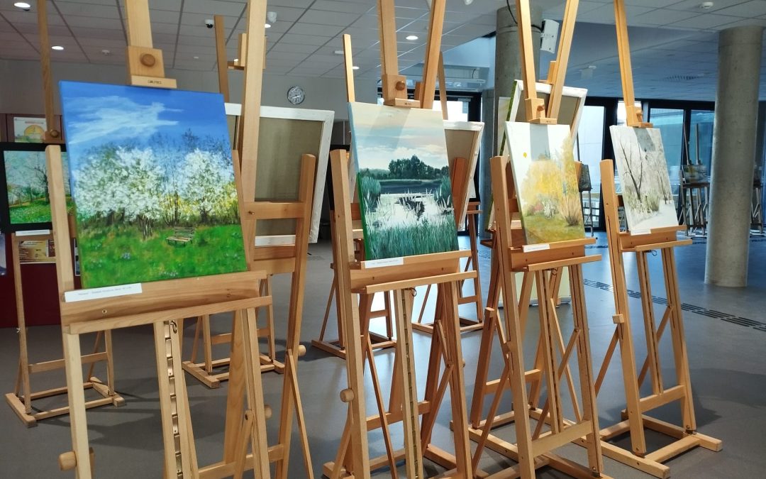 Z paletą w dłoni i sercem w sztuce – Sekcja Malarska UTW