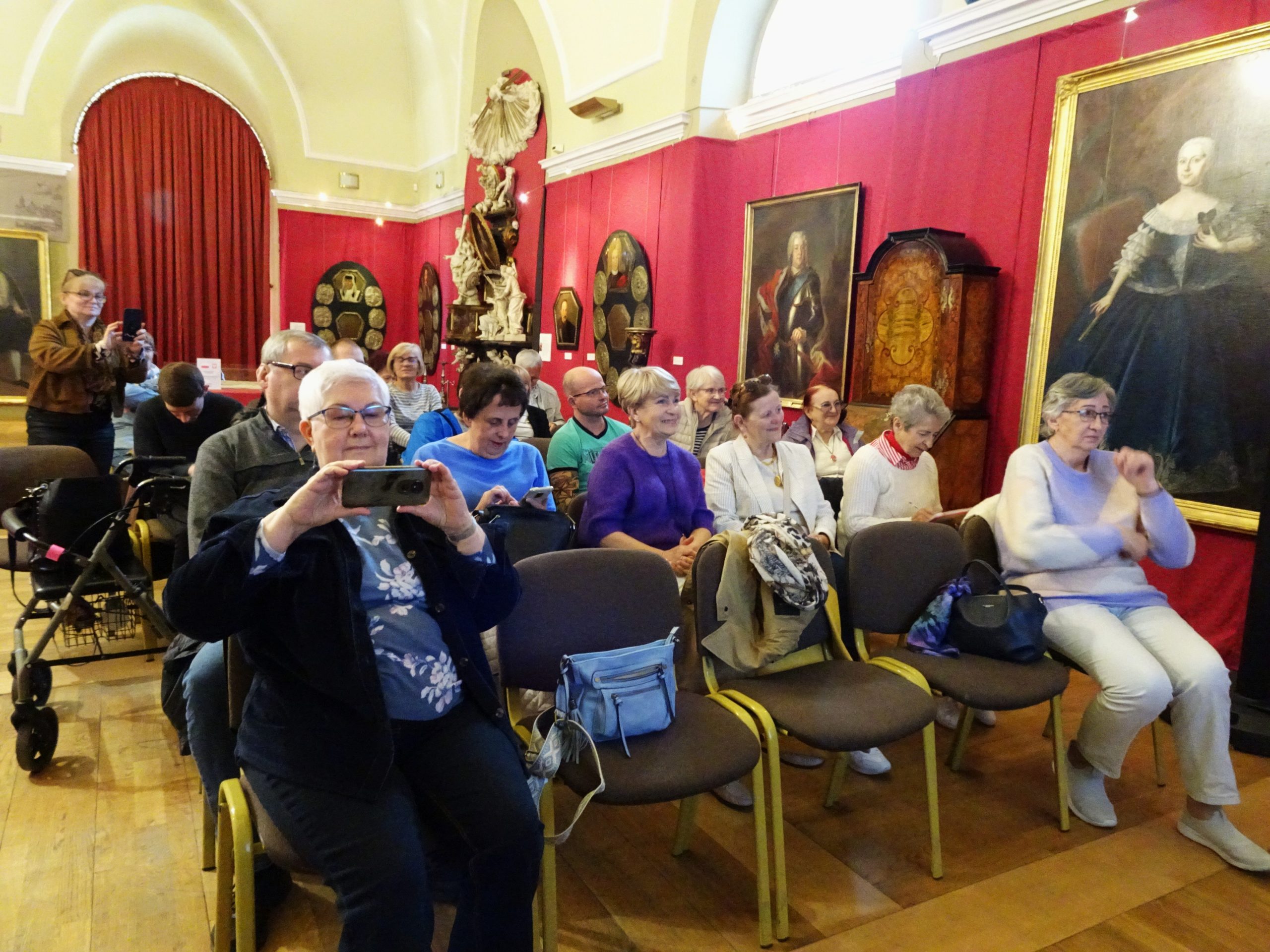 3 osoby zainteresowane wykładem i nie tylko z naszego UTW