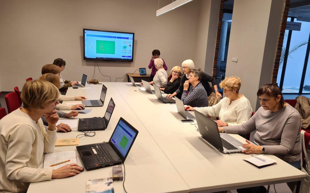 Magia Canvy: seniorzy odkrywają w sobie cyfrowych artystów!