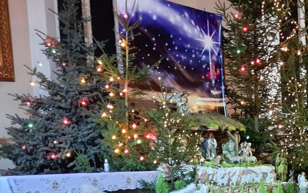 „Zajączki” wzruszyły seniorów – międzypokoleniowe jasełka