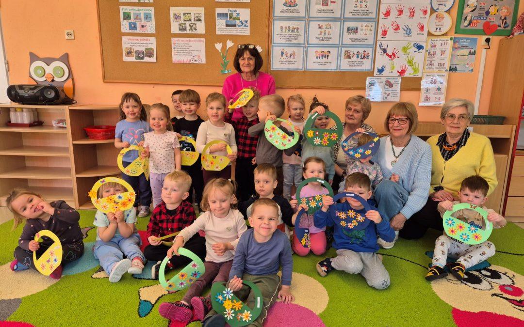 Sekcja rękodzieła na zajęciach w przedszkolu miejskim „Sportowa kraina”