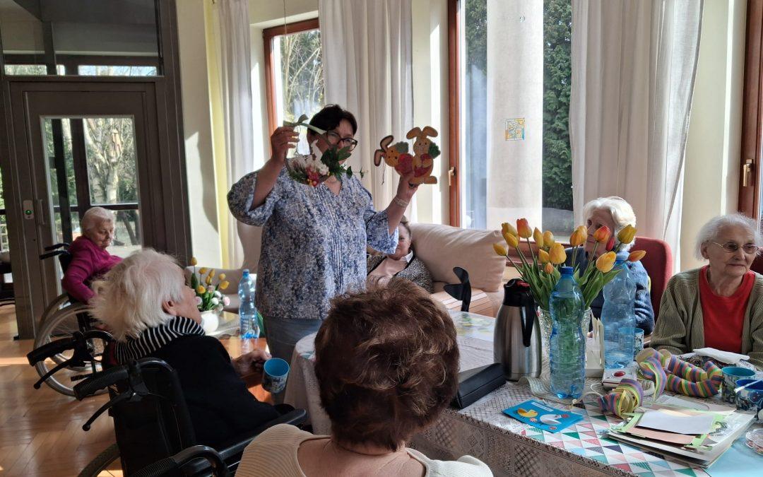 Wolontariuszki z przedświąteczną wizytą w domach pomocy społecznej