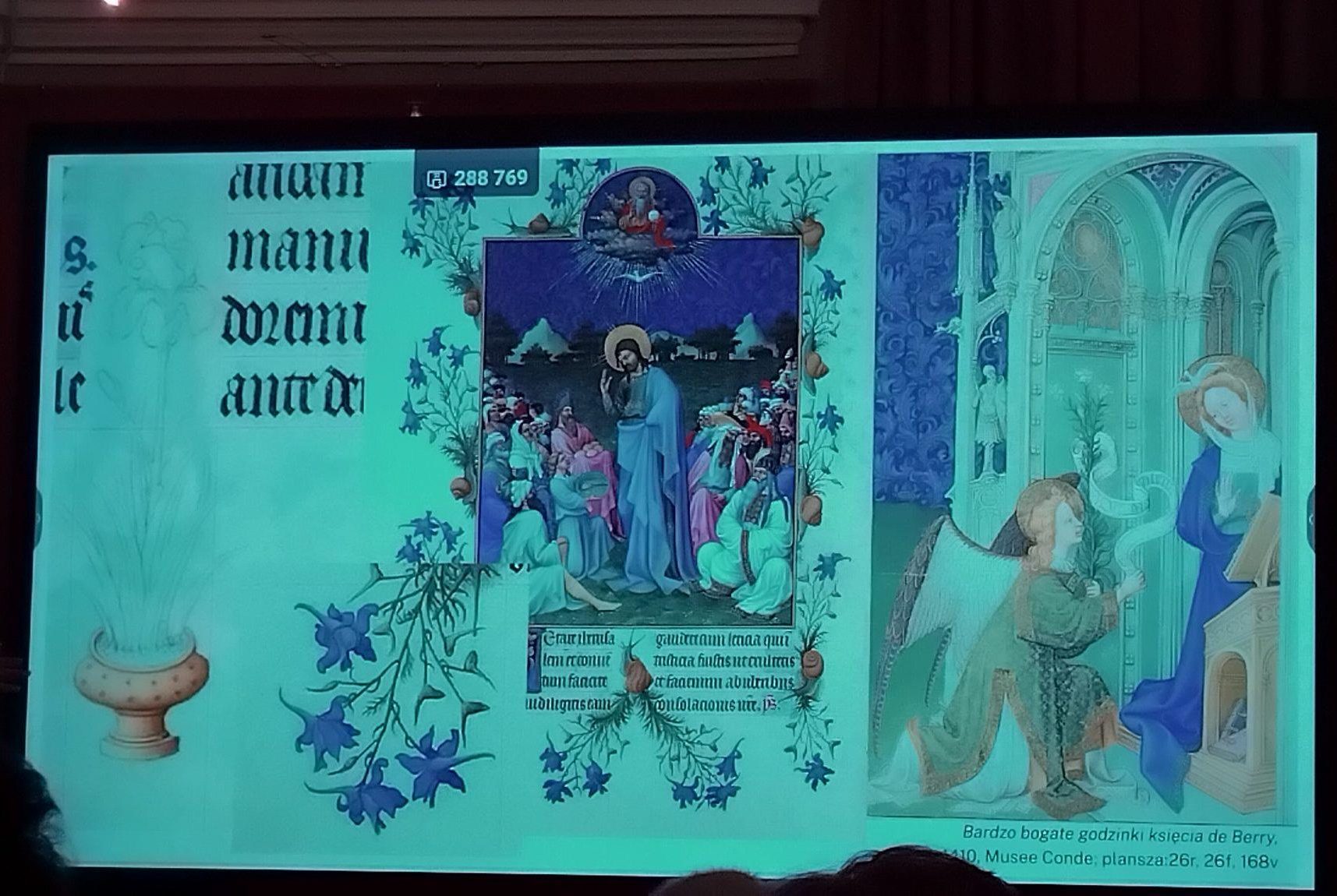 Obraz o treści religijnej ozdobiony kwiatami
