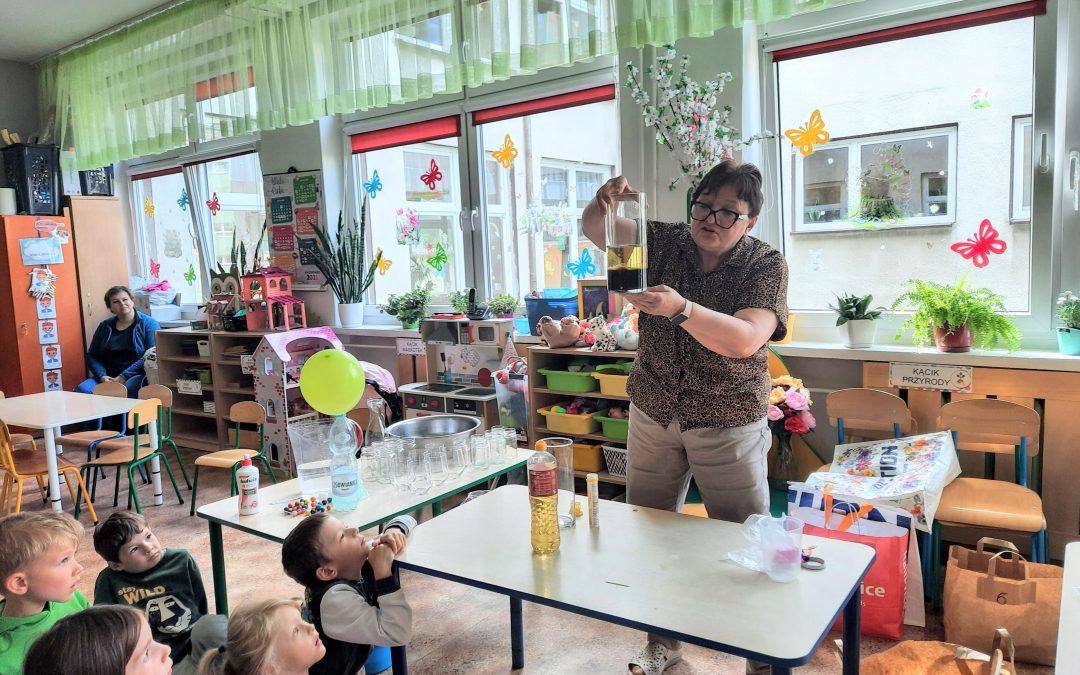 Wesoła chemia w leszczyńskim przedszkolu nr 18