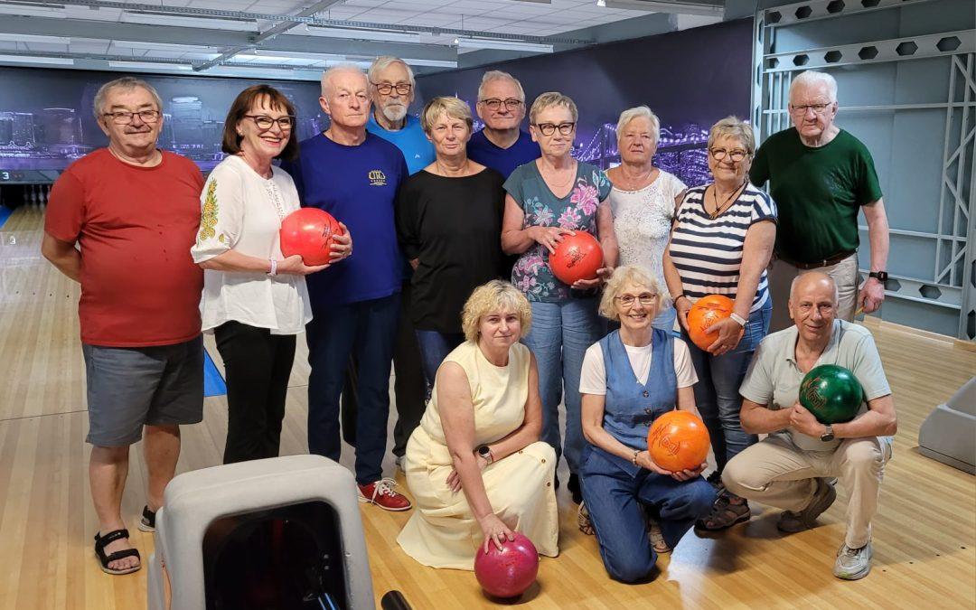 Emocje, puchary i słodkie pożegnanie w sekcji bowlingu
