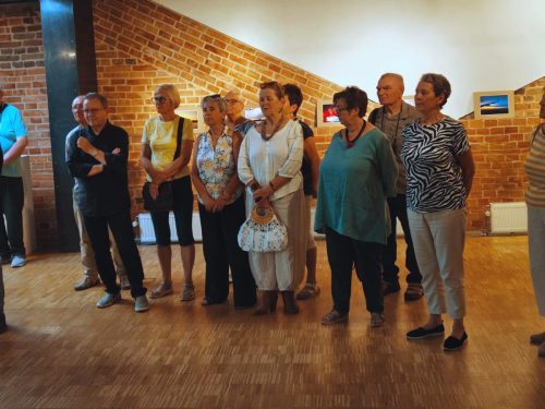 Goscie wernisażu - miłośnicy fotografii
