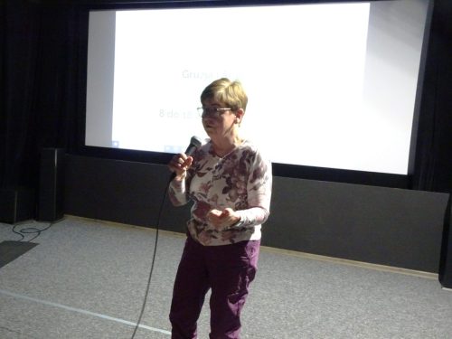 1. Ela Śmiśniewicz wita przybyłych i zapowiada program spotkania