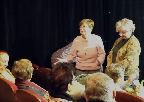  Elżbieta Mikołajczak-Śmiśniewicz Wita przybyłych i przedstawia program spotkania.