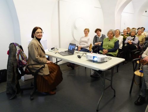  Pani Aleksandra Pruska tuż przed wykładem ,,Wassily Kandinsky,,