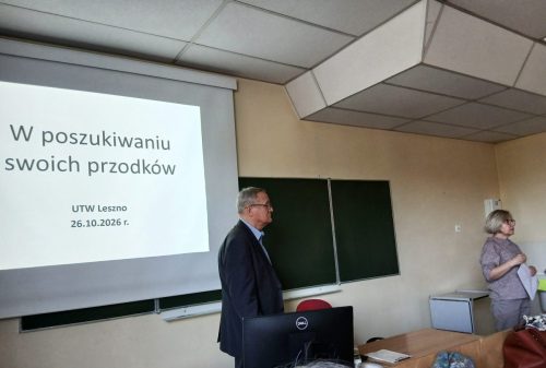  Prezentacja prelegenta a na ekranie tytuł prelekcji