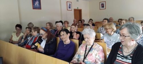 Wakacje rozpoczęte a na wykładzie frekwencja dopisała.