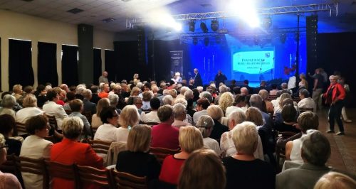 uczestnicy inauguracji roku akademickiego przed rozpoczęciem wydarzenia