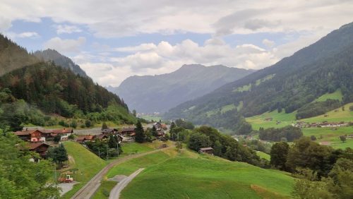 Nasz autokar zbliża się do Davos (Szwajcaria).