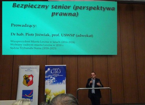 wykładowca dr hab. Piotr Jóźwiak i temat wystąpienia.