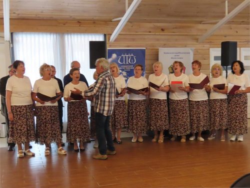 10b. zaśpiewał CHÓR