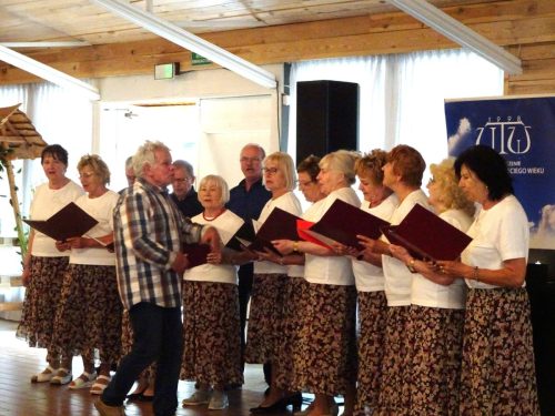 10c. zaśpiewał CHÓR