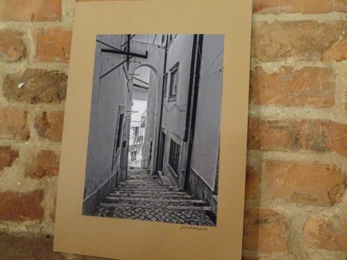 uliczką po schodkach