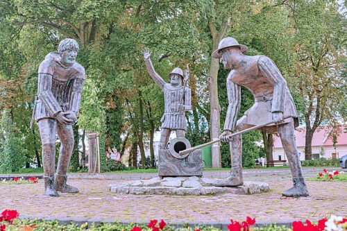 Pomnik artylerzystów, Pyzdry jako „miasto wystrzałowe”