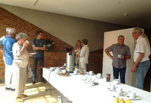 15 dzielenie się wrażeniami i dyskusje przy kawce.