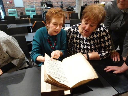 możemy dotykać książek mających kilkaset lat