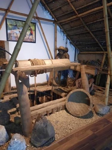 14 typowa kopalnia kamieni szlachetnych