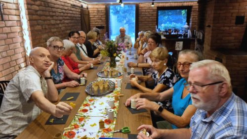 Warsztaty - wykonujemy świeczki z wosku pszczelego. - grupa 2