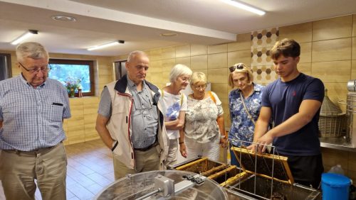 Odsklepianie plastrów i odwirowanie miodu nie są nam obce.