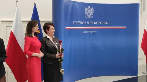 Na uroczystości odebrania odznaczenia- kol. Barbara Szarszewska z wojewodziną wielkopolską Agatą Sobczyk