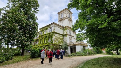 Docieramy do Pałacu w Morawie