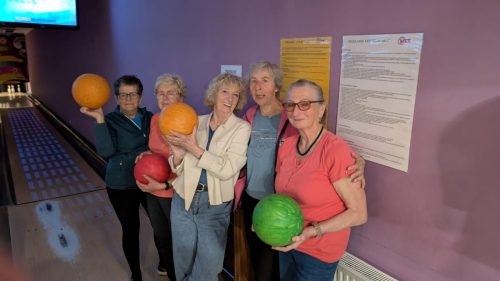 Wieczorem integracja na bowlingu