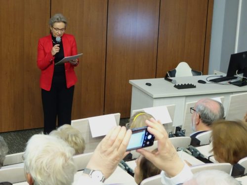 Alicja Szczepińska prowadząca to spotkanie przedstawia pierwszego wykładowcę