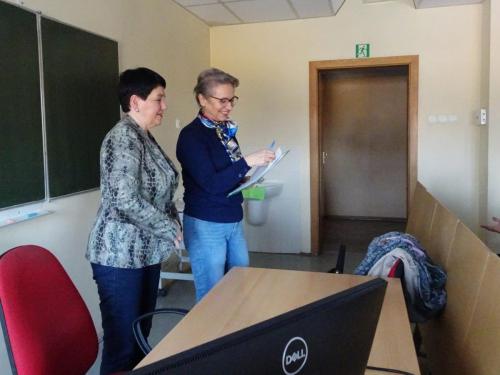  Alicja Szczepińska przedstawia wykładowczynię oraz przypomina tematy następnych spotkań