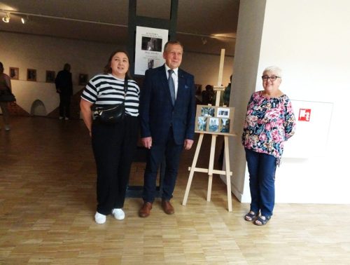 Artysta z żoną i córką