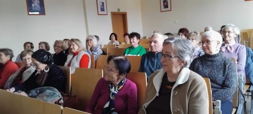 2 Licznie zgromadzeni słuchacz I