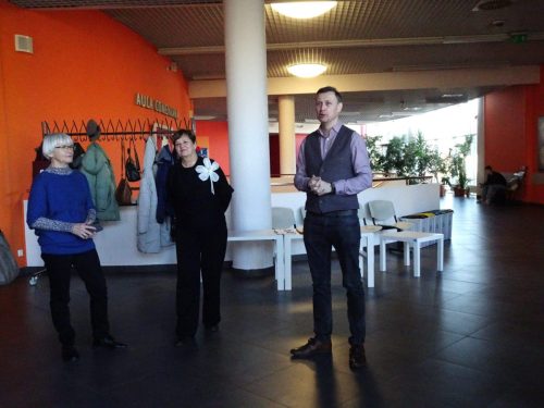 Pan Marcin Kochowicz naczelnik Wydziału Kultury i Sportu dziękuje za przygotowanie wystawy.