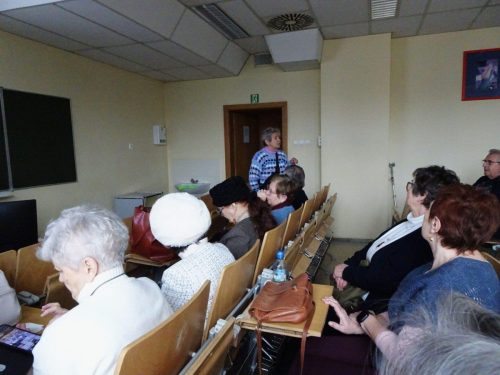 2 Przed wykładem Iwona Rzeźniczak przekazuje bieżące informacje dotyczące wykładów