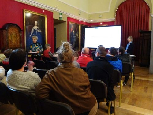 Tradycyjnie prezentacja wykładowcy i bieżące wiadomości