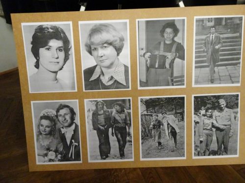 Wystrój sali - wystawa zdjęć słuchaczy sprzed 50 lat