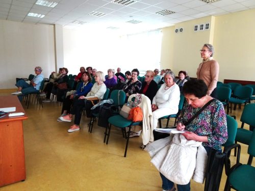 2 duża grupa osób zainteresowana wykładem