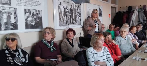 Pani Agnieszka Podfigurna - przedstawia problem chorób odkleszczowych.