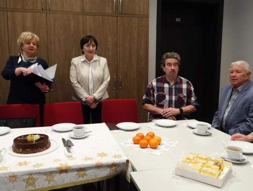 uroczystość uświetnili prezes UTW Maria Zielony, wicedyrektor biblioteki Romana Olejnik, Andrzej Przewoźny