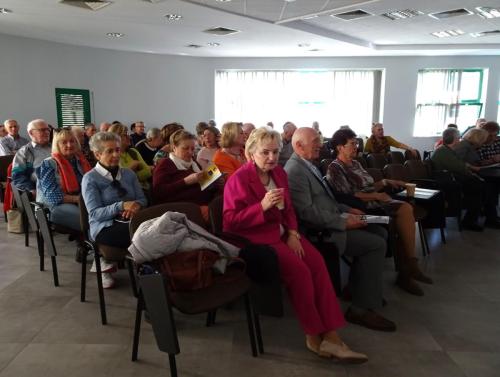 2 uczestnicy zebrania wiceprezes stowarzyszenia, członkowie zarządu oraz inni członkowie Stowarzyszenia UTW