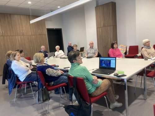  Niektórzy zalogowali się również i oglądali debatę na swoich laptopach