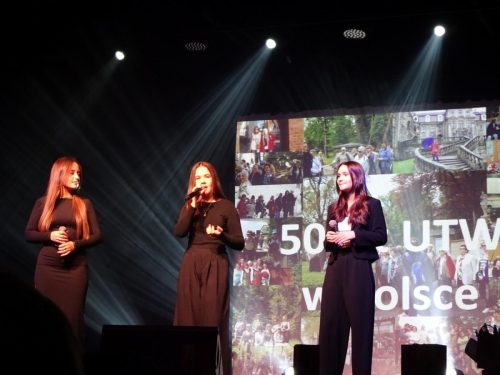 Trio wokalne z I LO uświetnia uroczystość