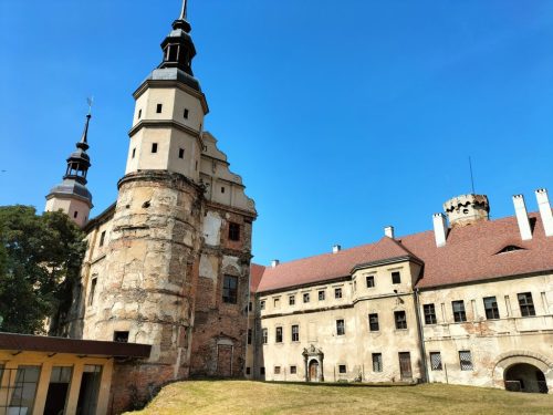  Głogówek - dziedziniec zamkowy